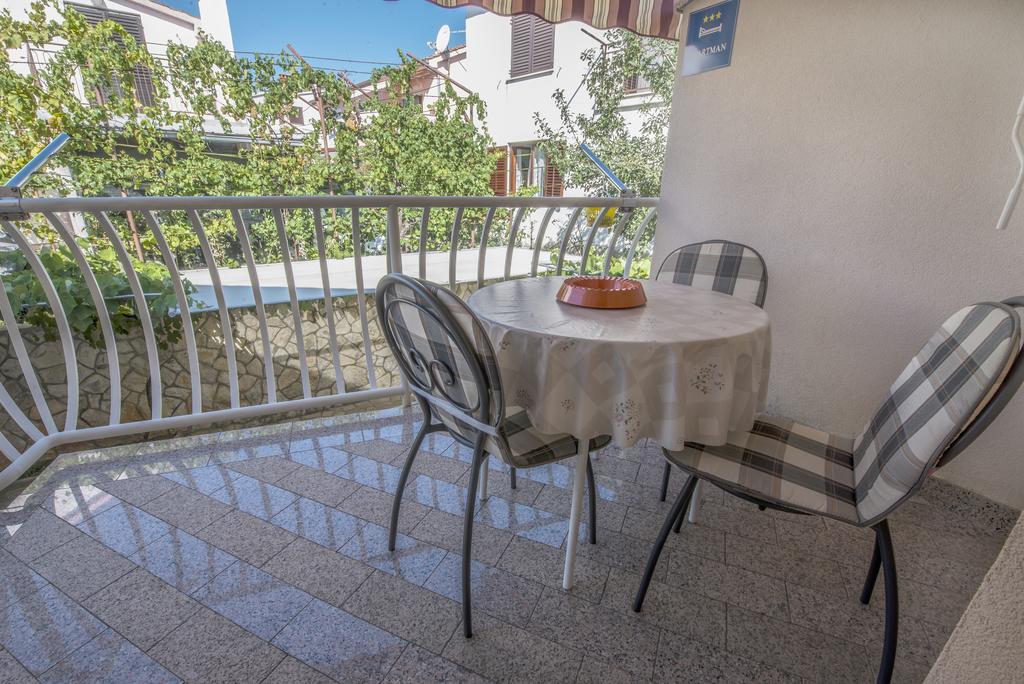 Apartment Anka D Krk Town Esterno foto