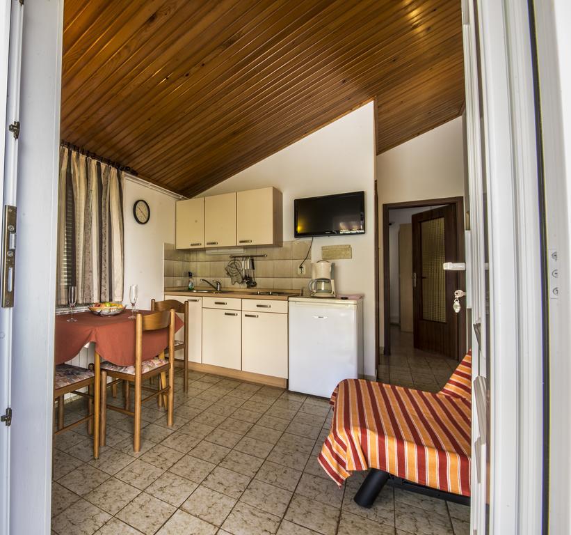 Apartment Anka D Krk Town Esterno foto