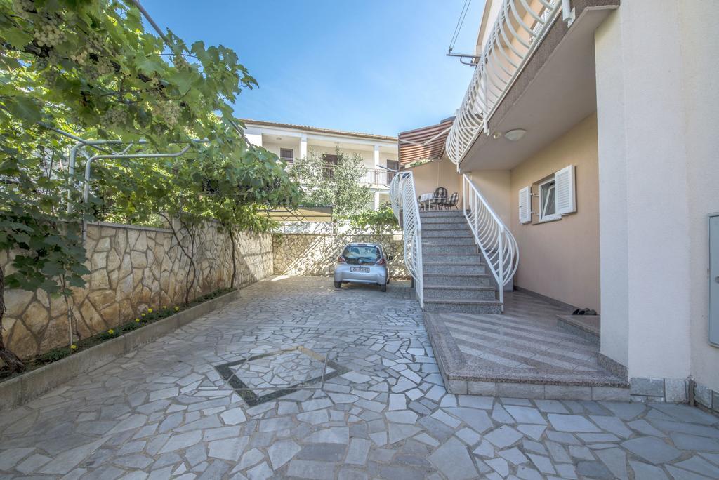 Apartment Anka D Krk Town Esterno foto