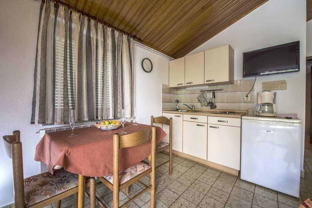 Apartment Anka D Krk Town Esterno foto